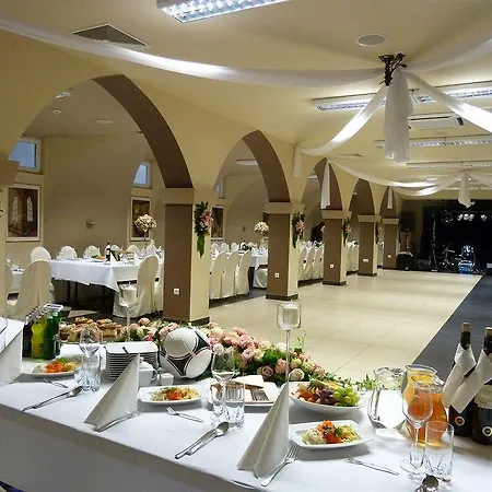 Fero Express Klimatyzowane Ac Отель 3*